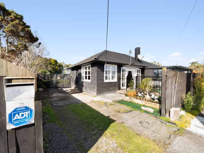 216 Henderson Valley Road, Henderson