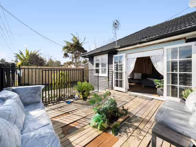 216 Henderson Valley Road, Henderson