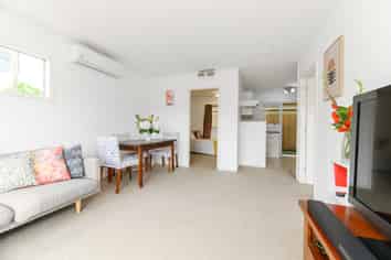 2/120 Lynbrooke Avenue, Blockhouse Bay