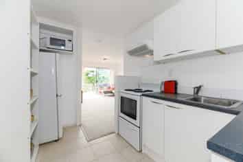 2/120 Lynbrooke Avenue, Blockhouse Bay