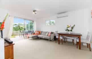 2/120 Lynbrooke Avenue, Blockhouse Bay