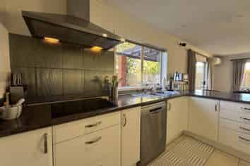 66 South Kensington Way, Henderson