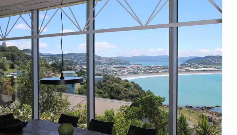 15 Hungerford Road, Lyall Bay