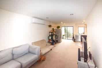 2/11 Gordon Place, Newtown