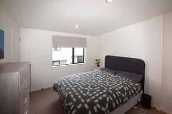 2/11 Gordon Place, Newtown