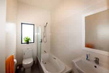 2/11 Gordon Place, Newtown