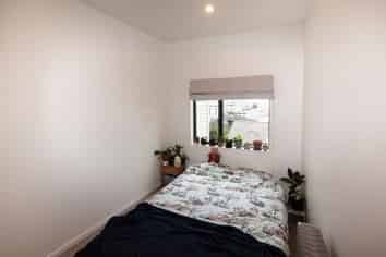 2/11 Gordon Place, Newtown