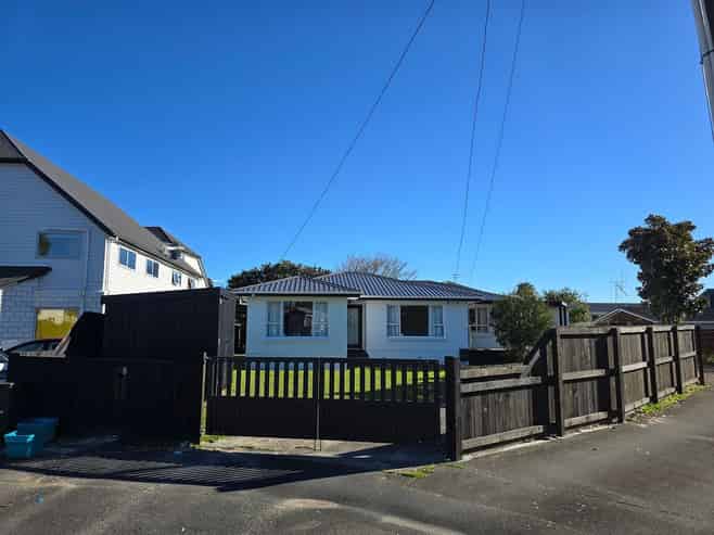 8 Snead Place, Hamilton East