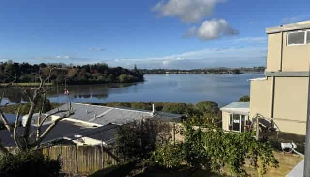 22 B Lloyd Street, Parkvale