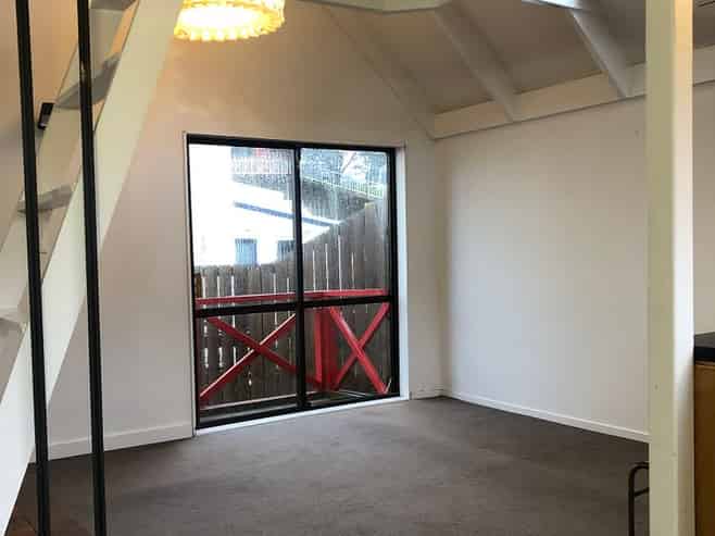 2/77 Mein Street, Newtown