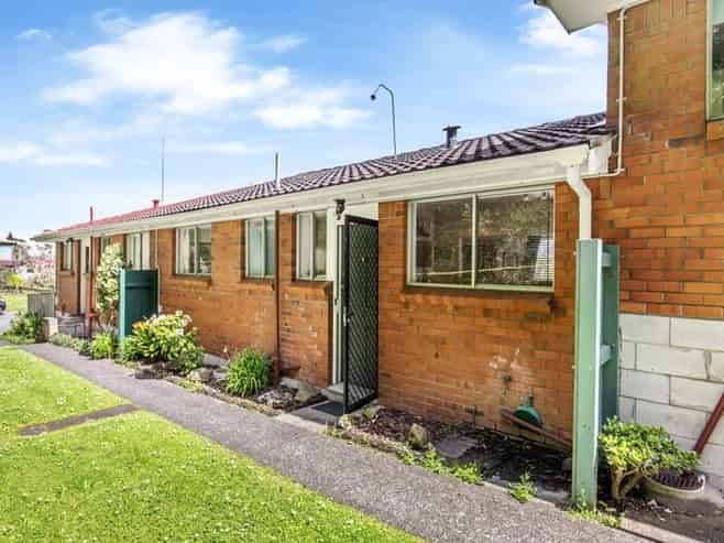 2/2B Queensway, Three Kings