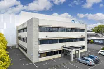 EXCELLENT EPSOM PREMISES WITH 16 PARKS
