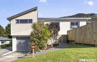 71 Larsen Crescent, Tawa