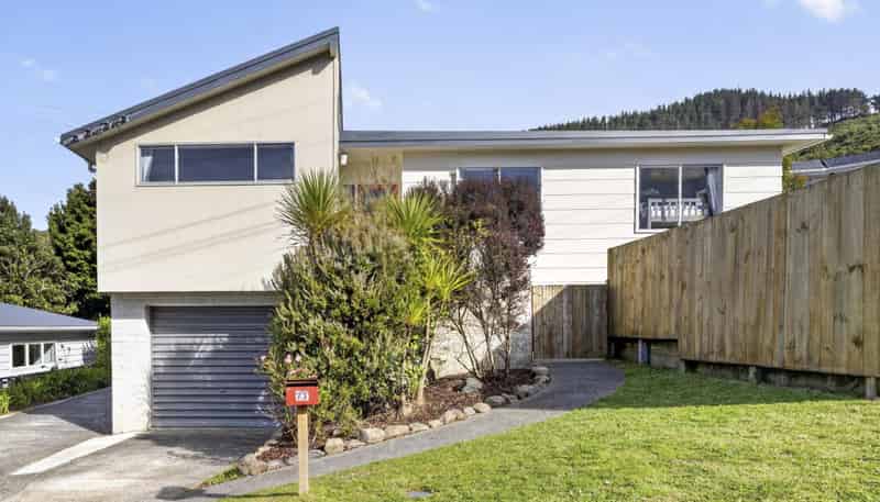 71 Larsen Crescent, Tawa