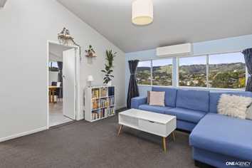 71 Larsen Crescent, Tawa