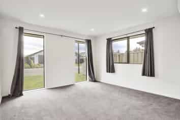 24 Mehrtens Crescent, Ravenswood