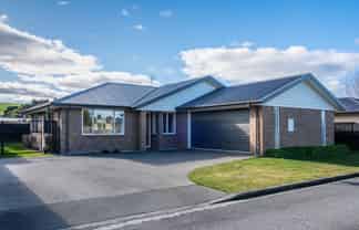 8/17 Wineberry Avenue, Amberley