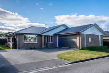 8/17 Wineberry Avenue, Amberley