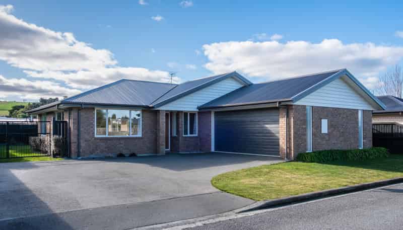 8/17 Wineberry Avenue, Amberley