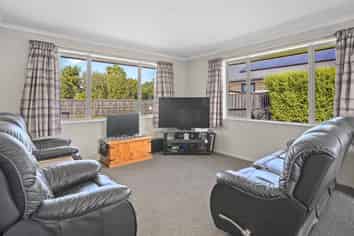 8/17 Wineberry Avenue, Amberley