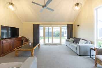 180 Whatawhata Road, Dinsdale