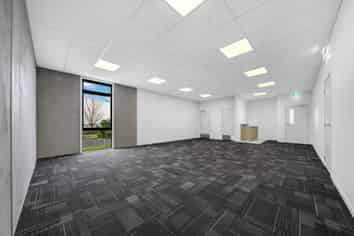 Brand new industrial unit at the Airport