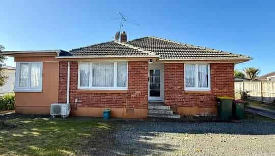 1/128 Great South Road, Takanini