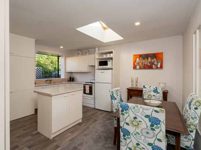 2/208 Grimseys Road, Redwood