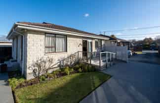 2/208 Grimseys Road, Redwood