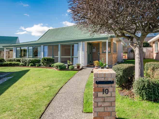 10/17 Redwood Close, Paraparaumu