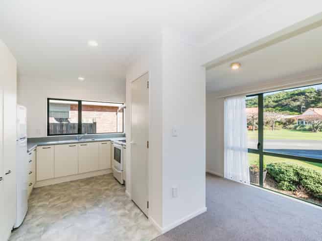 10/17 Redwood Close, Paraparaumu
