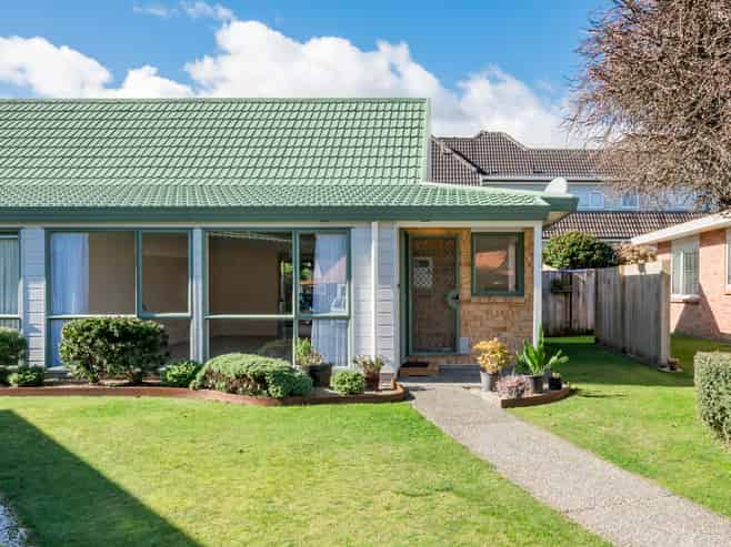 10/17 Redwood Close, Paraparaumu