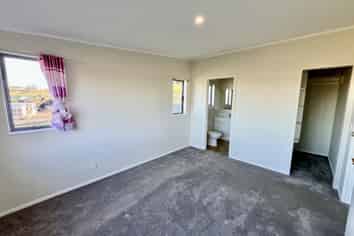 42A Spur Road, Silverdale