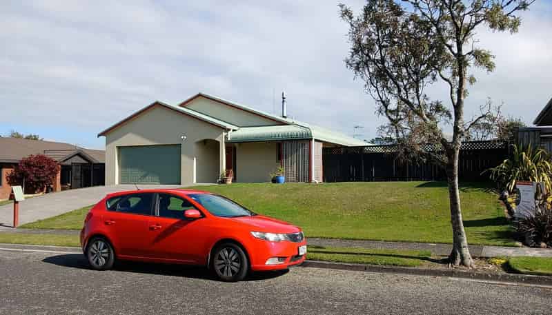 7 Elizabeth Grove, Stratford