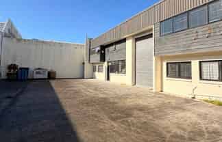 Warehouse with Yard & Mezzanine - Avondale