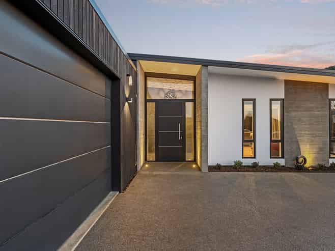 13 Carnaveron Drive, Lincoln
