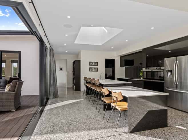 13 Carnaveron Drive, Lincoln