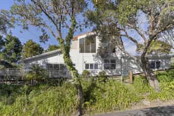 2 Barr Road, Mahurangi West