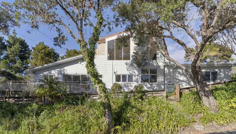 2 Barr Road, Mahurangi West
