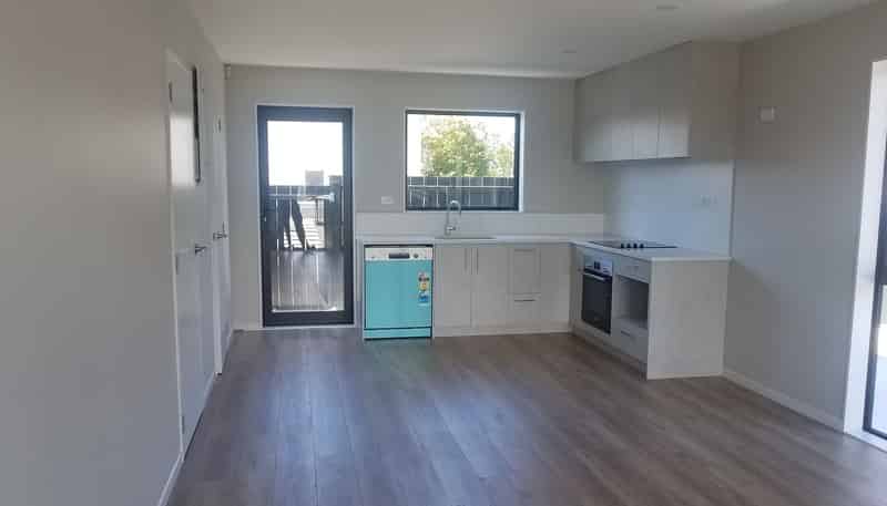 2/30 West Coast Road, Glen Eden