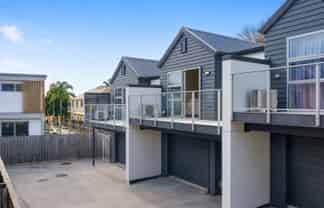 2/5 Teddy Street, Hamilton Central
