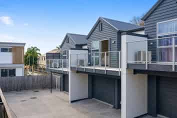 2/5 Teddy Street, Hamilton Central