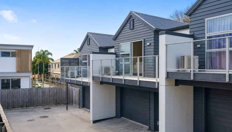 2/5 Teddy Street, Hamilton Central