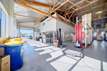 High-Profile Industrial Premises with Flexible Layout