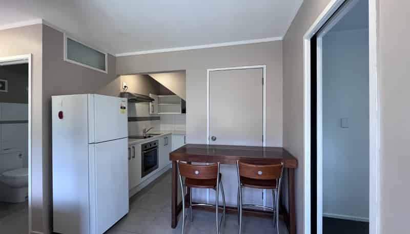 16 Kerlin Cres (left unit), West Harbour