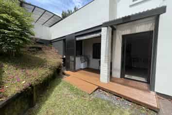16 Kerlin Cres (left unit), West Harbour
