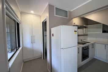 16 Kerlin Cres (left unit), West Harbour