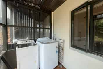 16 Kerlin Cres (left unit), West Harbour