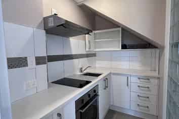 16 Kerlin Cres (left unit), West Harbour