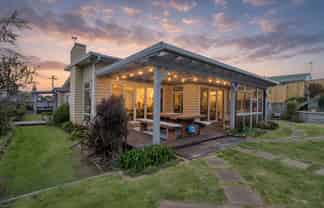 8 Warren Street, Foxton Beach